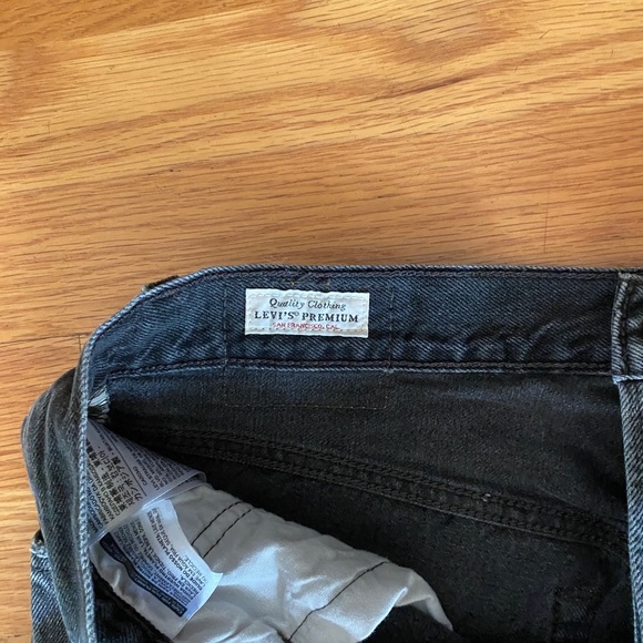 Levi’s black ripped jeans - Picture 1 of 2